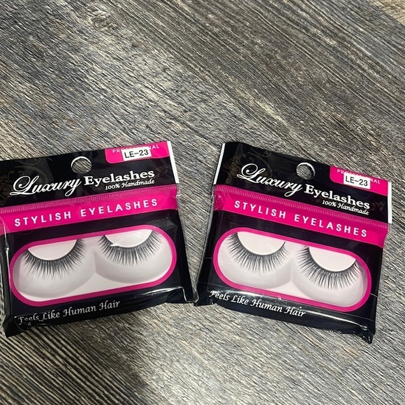 2 eyelashes - Picture 1 of 3
